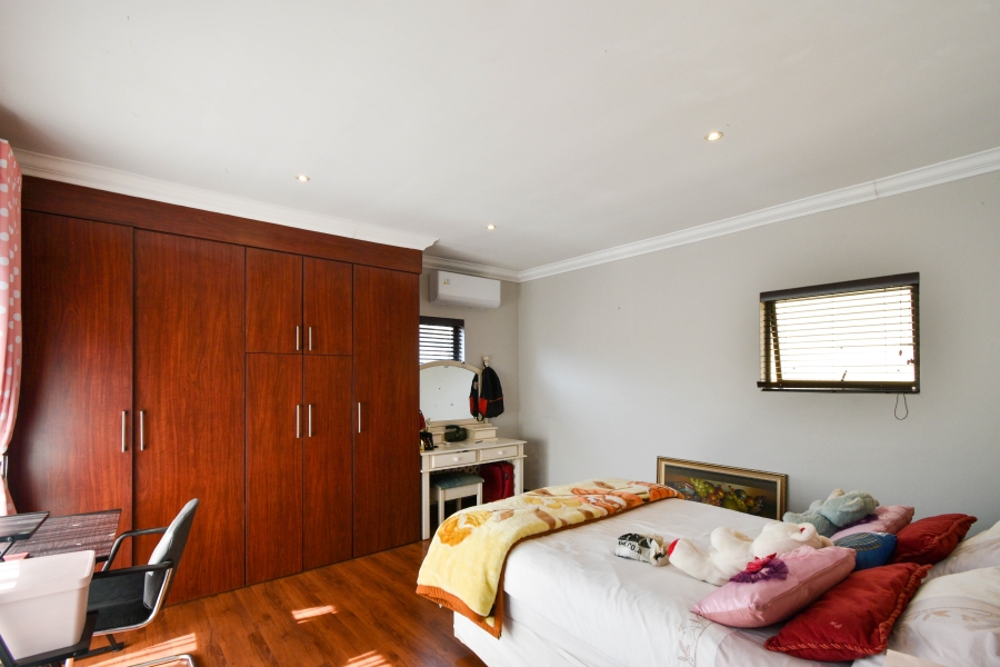 4 Bedroom Property for Sale in Faerie Glen Gauteng