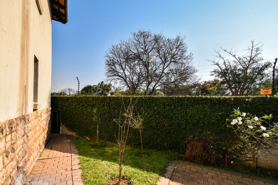 4 Bedroom Property for Sale in Faerie Glen Gauteng