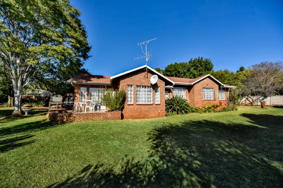 4 Bedroom Property for Sale in Garsfontein Gauteng
