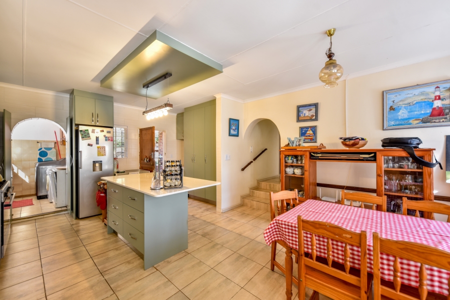 4 Bedroom Property for Sale in Garsfontein Gauteng