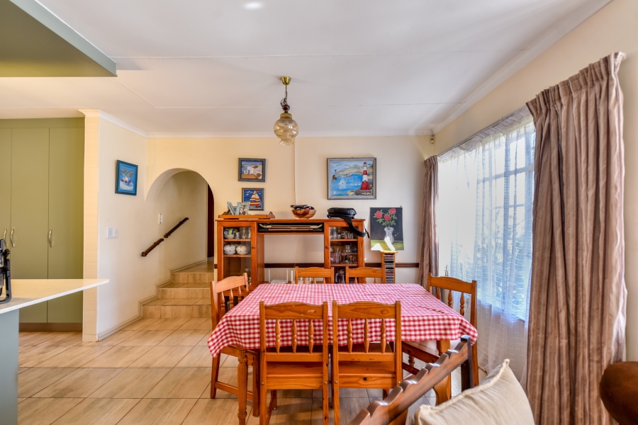 4 Bedroom Property for Sale in Garsfontein Gauteng