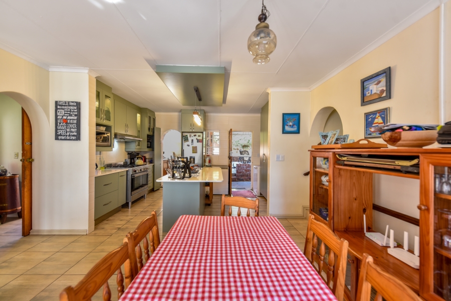 4 Bedroom Property for Sale in Garsfontein Gauteng