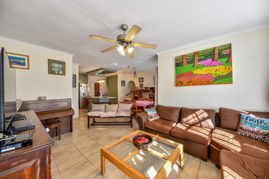 4 Bedroom Property for Sale in Garsfontein Gauteng