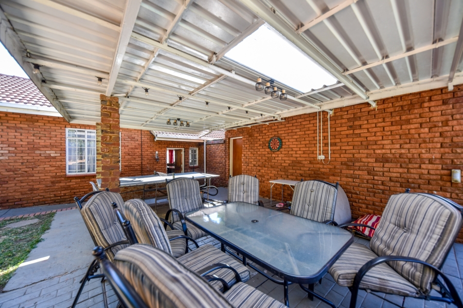 4 Bedroom Property for Sale in Garsfontein Gauteng
