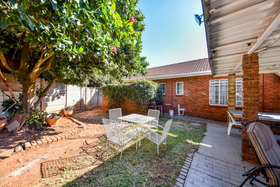 4 Bedroom Property for Sale in Garsfontein Gauteng