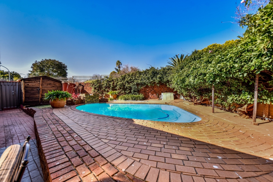 4 Bedroom Property for Sale in Garsfontein Gauteng