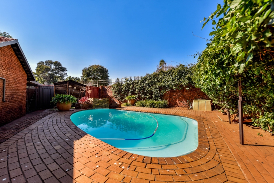 4 Bedroom Property for Sale in Garsfontein Gauteng
