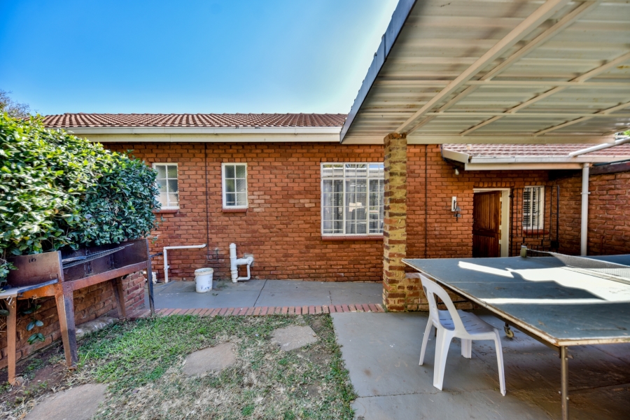 4 Bedroom Property for Sale in Garsfontein Gauteng