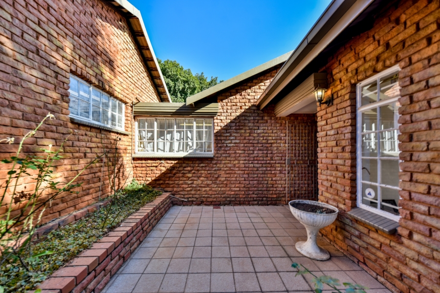 4 Bedroom Property for Sale in Garsfontein Gauteng