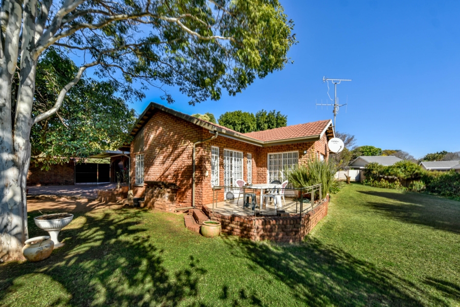 4 Bedroom Property for Sale in Garsfontein Gauteng