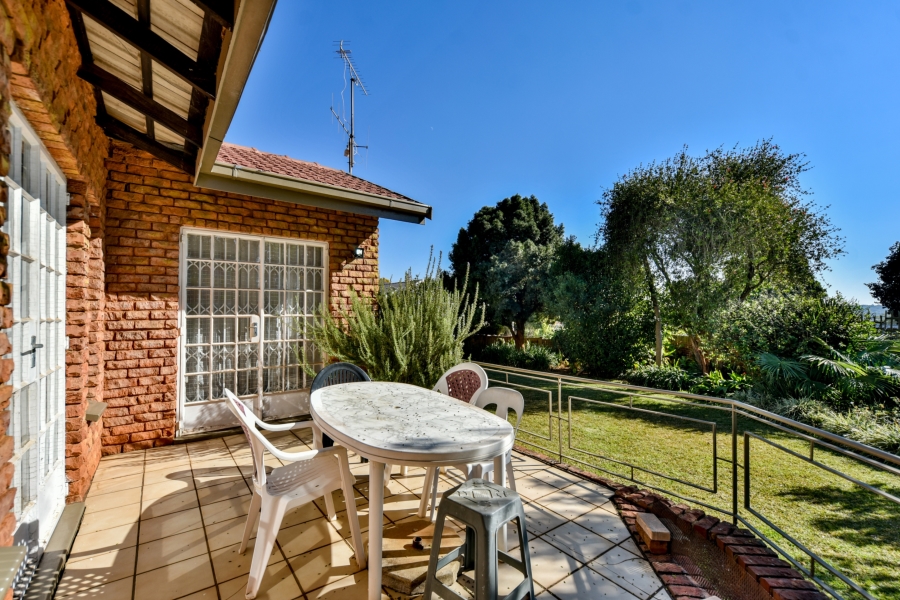 4 Bedroom Property for Sale in Garsfontein Gauteng