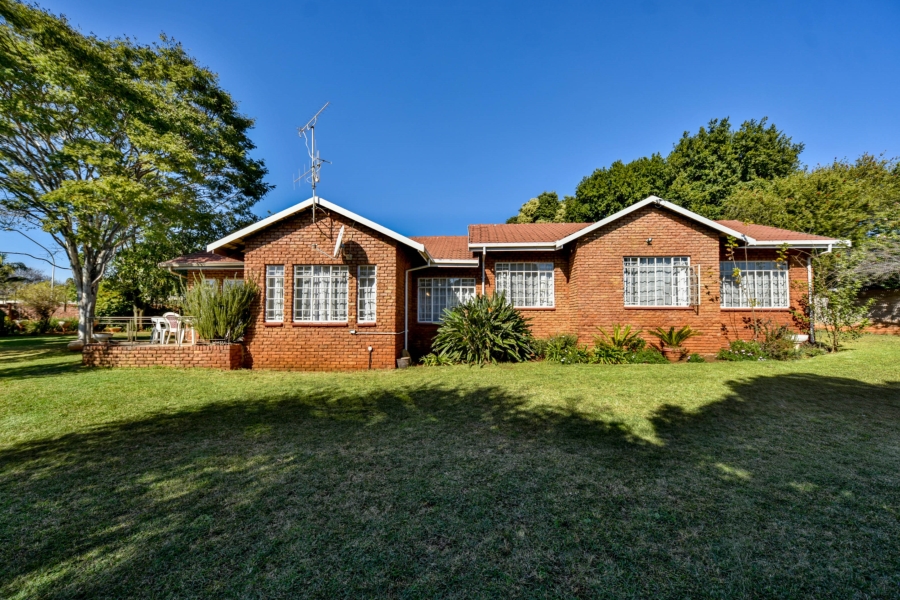 4 Bedroom Property for Sale in Garsfontein Gauteng