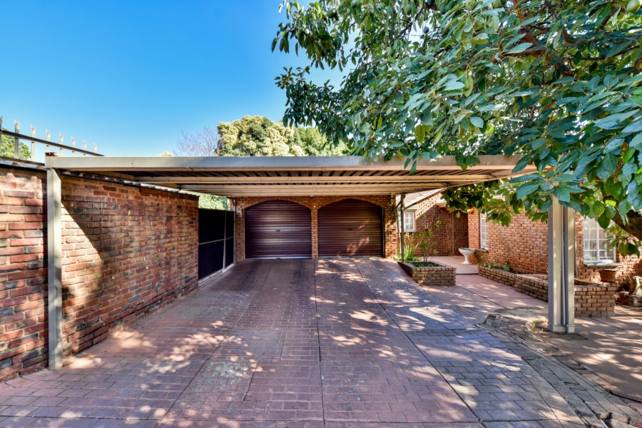 4 Bedroom Property for Sale in Garsfontein Gauteng