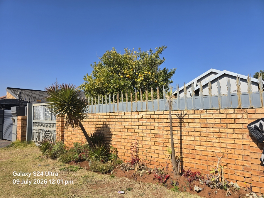 2 Bedroom Property for Sale in Protea Glen Gauteng