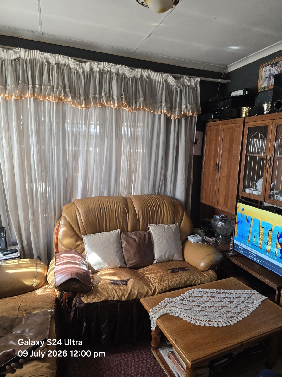 2 Bedroom Property for Sale in Protea Glen Gauteng