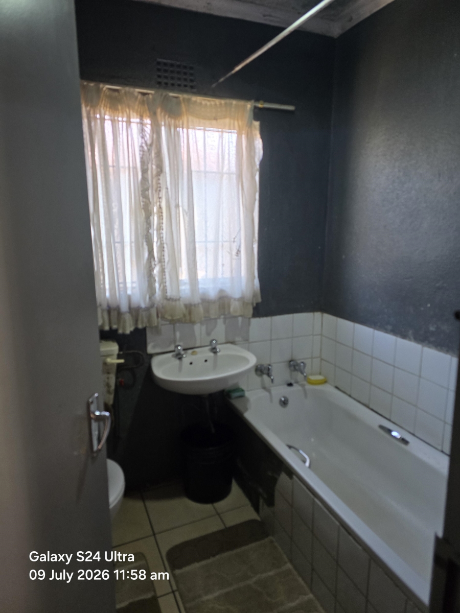 2 Bedroom Property for Sale in Protea Glen Gauteng