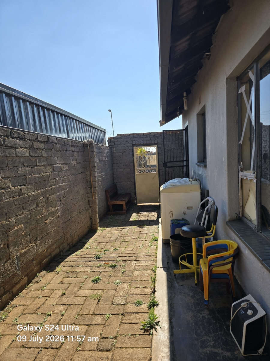 2 Bedroom Property for Sale in Protea Glen Gauteng