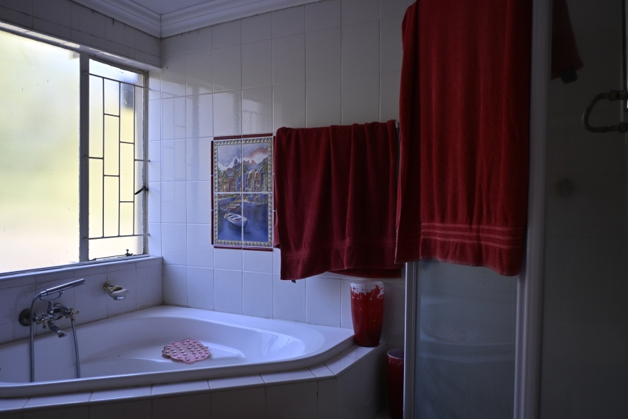 4 Bedroom Property for Sale in Byenespoort Gauteng
