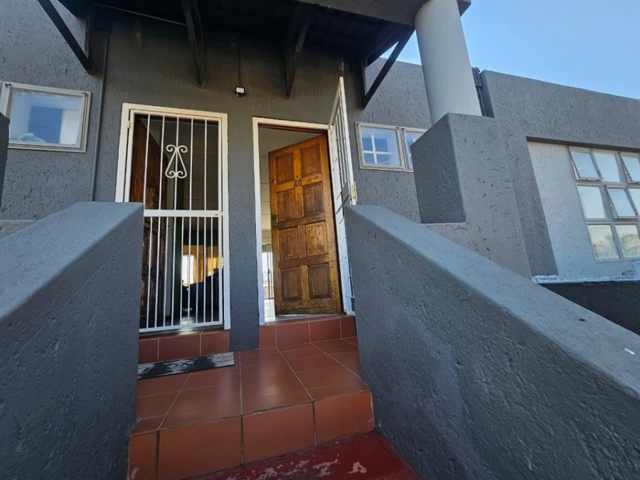 2 Bedroom Property for Sale in Mulbarton Gauteng