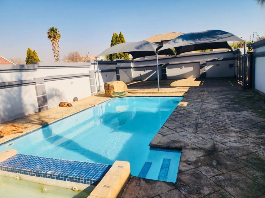 4 Bedroom Property for Sale in Liefde en Vrede Gauteng