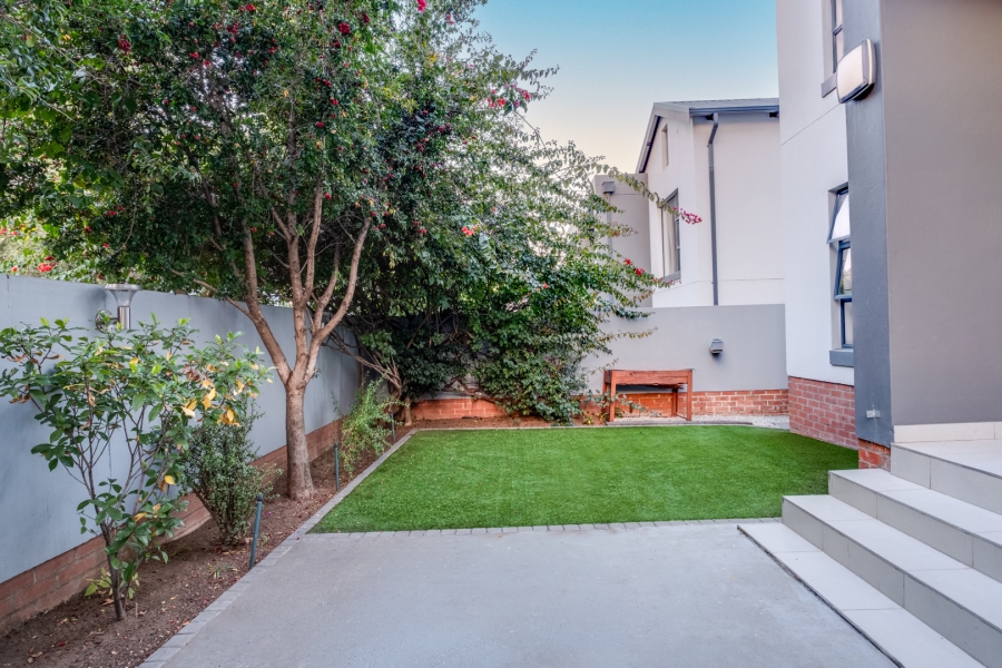 2 Bedroom Property for Sale in Broadacres Gauteng