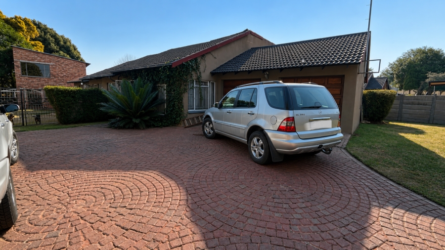 4 Bedroom Property for Sale in Brackenhurst Gauteng