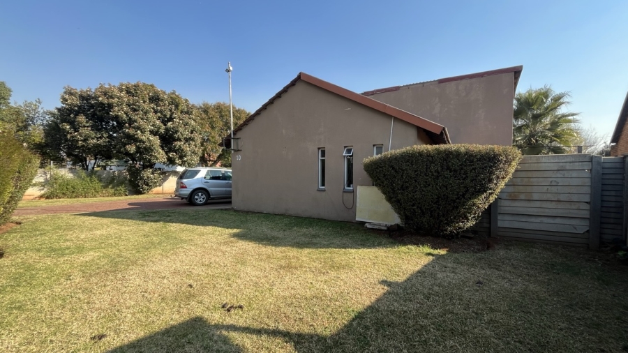 4 Bedroom Property for Sale in Brackenhurst Gauteng