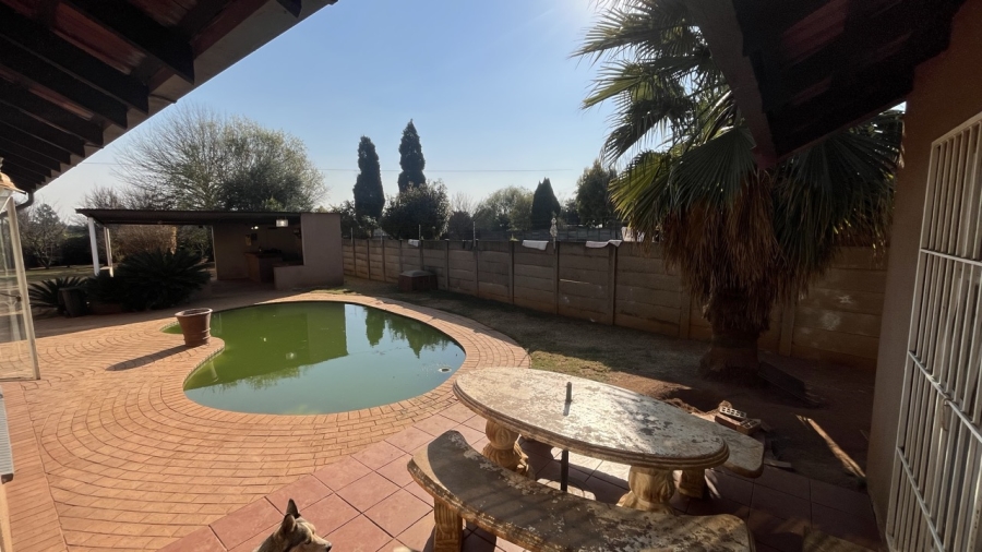 4 Bedroom Property for Sale in Brackenhurst Gauteng