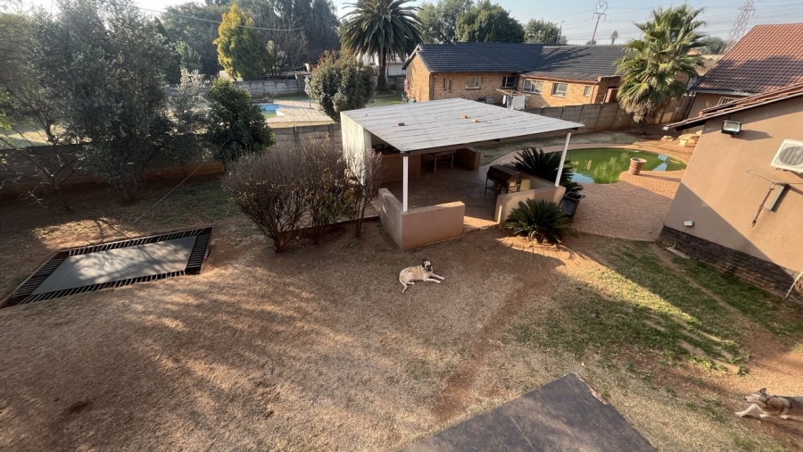 4 Bedroom Property for Sale in Brackenhurst Gauteng