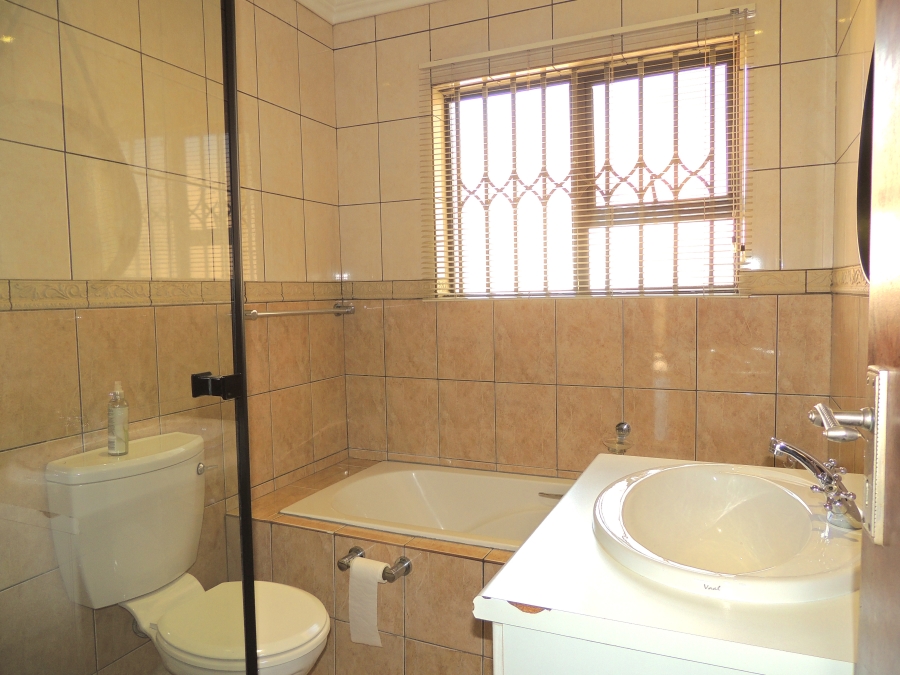 2 Bedroom Property for Sale in Amorosa Gauteng