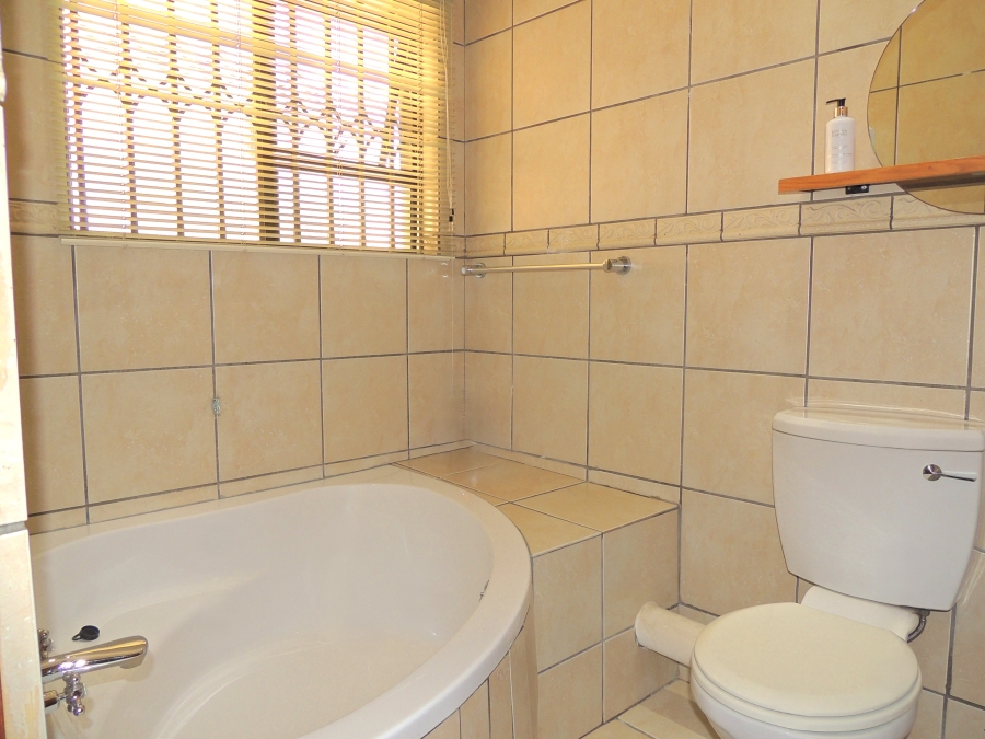 2 Bedroom Property for Sale in Amorosa Gauteng