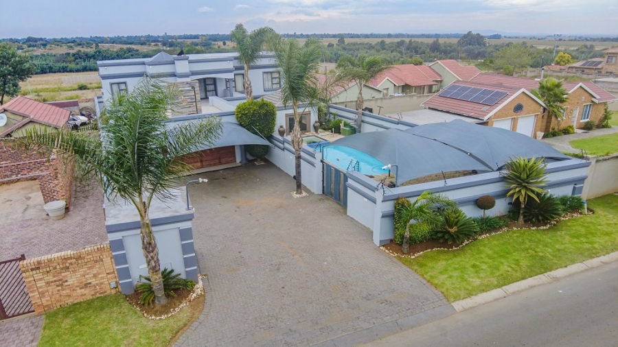 4 Bedroom Property for Sale in Liefde en Vrede Gauteng