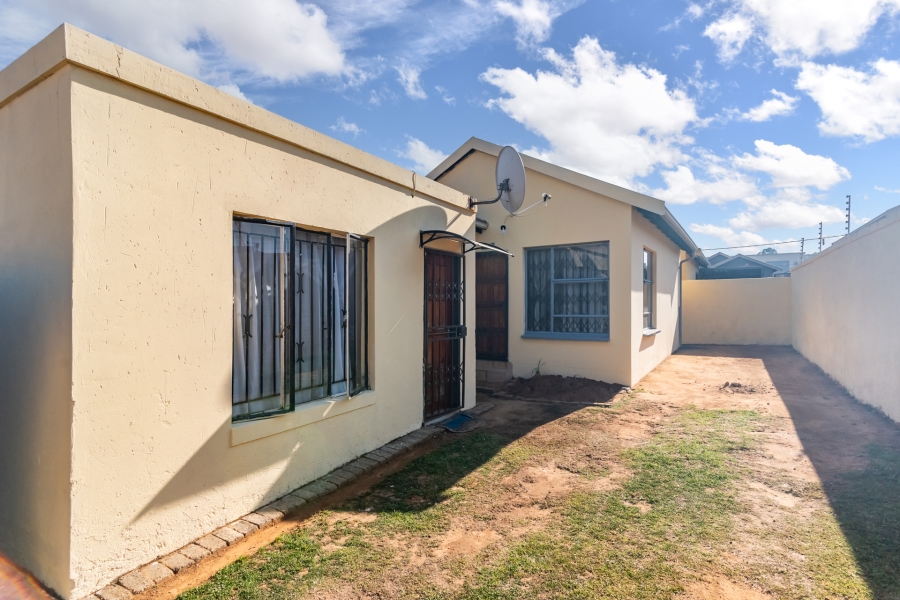 2 Bedroom Property for Sale in Fleurhof Gauteng