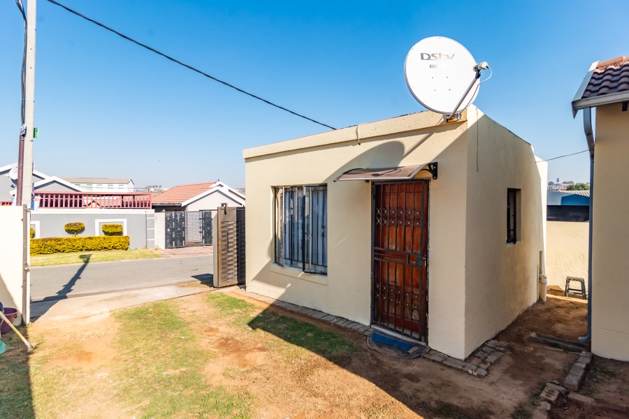 2 Bedroom Property for Sale in Fleurhof Gauteng