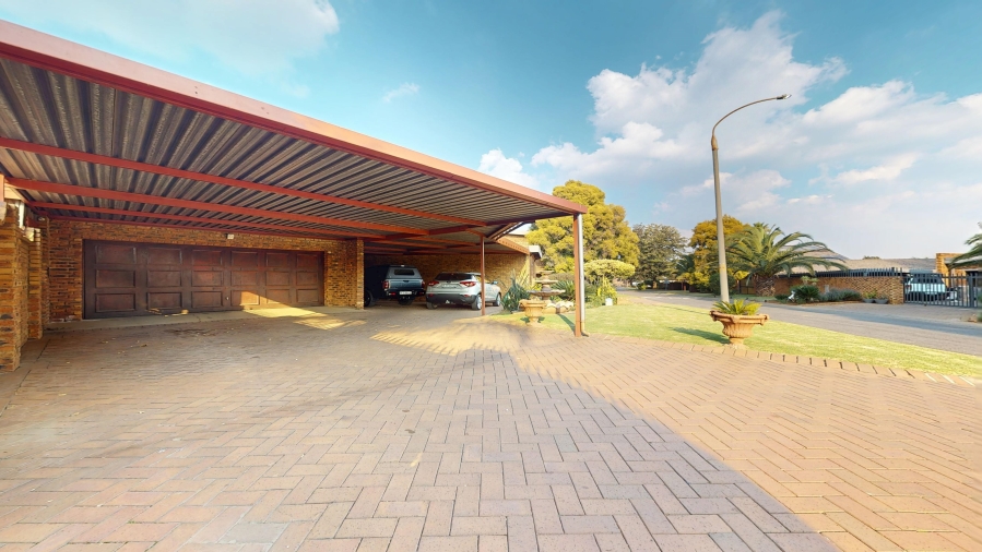 3 Bedroom Property for Sale in Sunward Park Gauteng