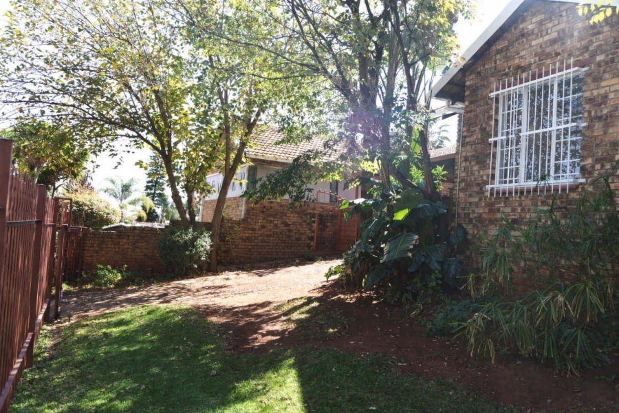 To Let 3 Bedroom Property for Rent in Roodekrans Gauteng