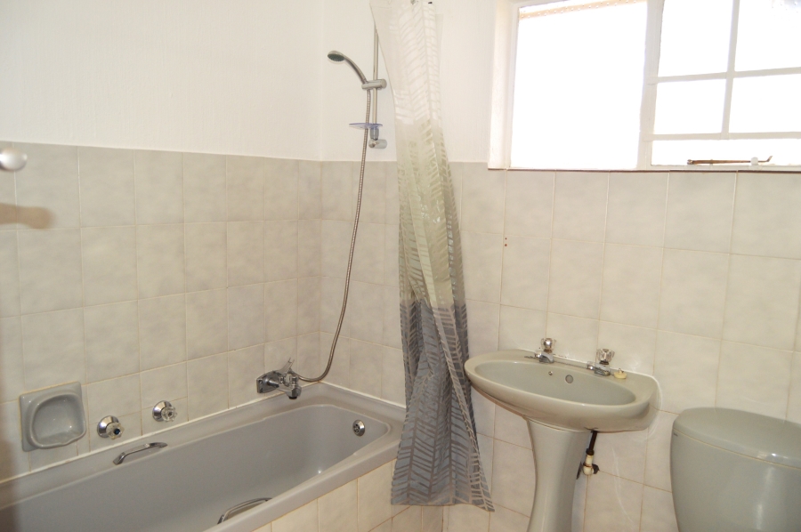 To Let 3 Bedroom Property for Rent in Roodekrans Gauteng
