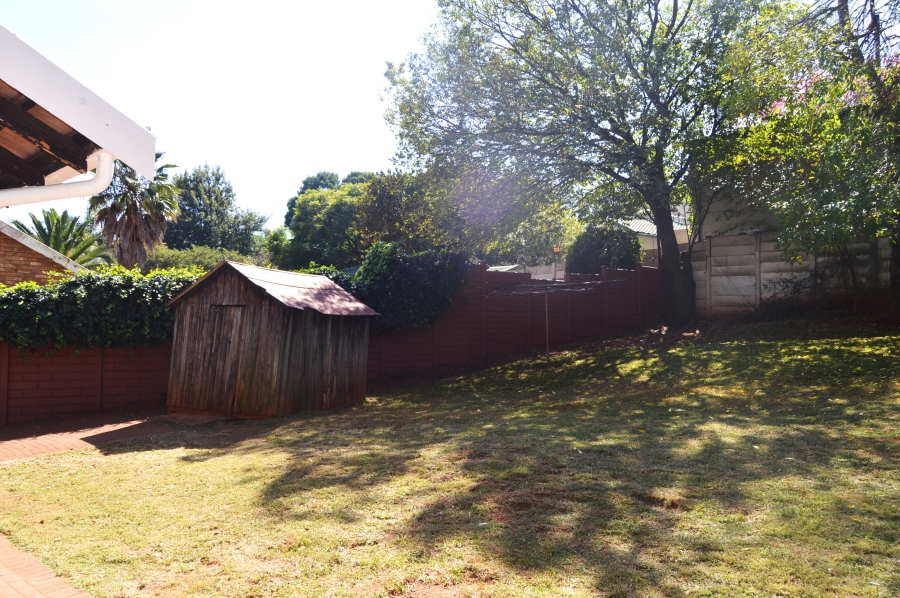 To Let 3 Bedroom Property for Rent in Roodekrans Gauteng