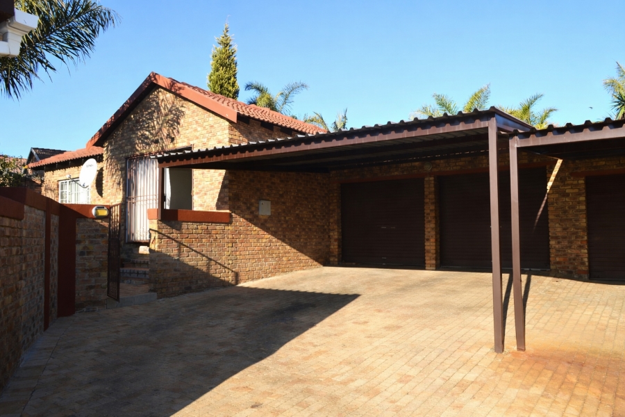 To Let 3 Bedroom Property for Rent in Honeydew Ridge Gauteng
