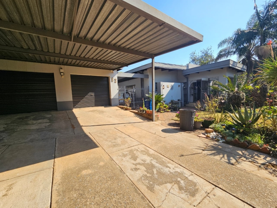 4 Bedroom Property for Sale in Ninapark Gauteng