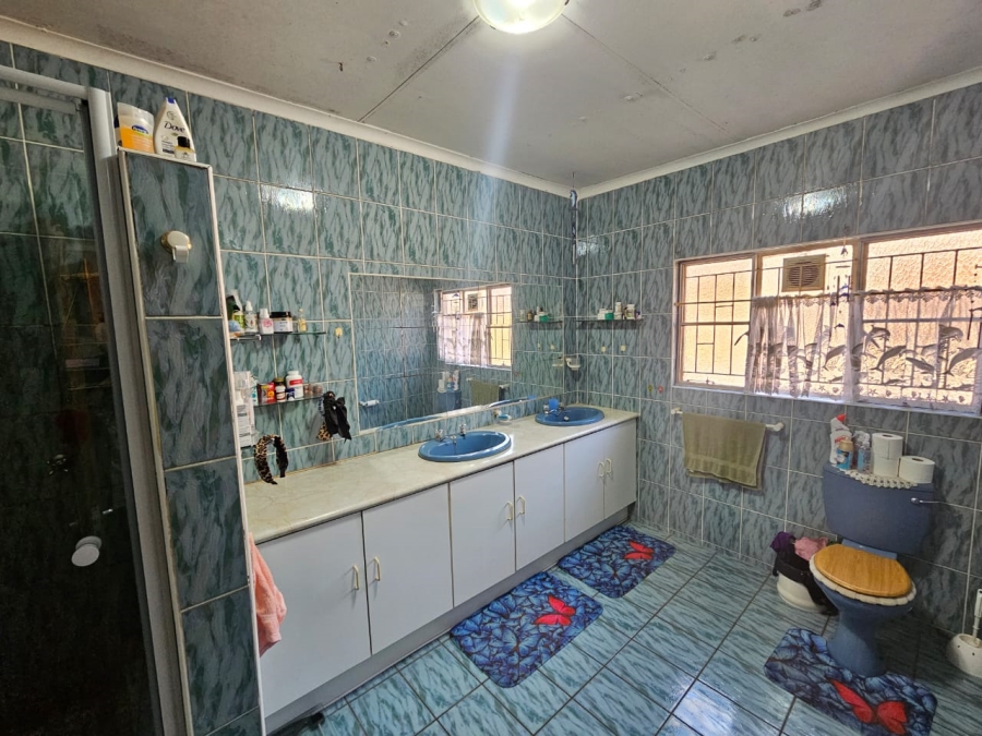 4 Bedroom Property for Sale in Ninapark Gauteng