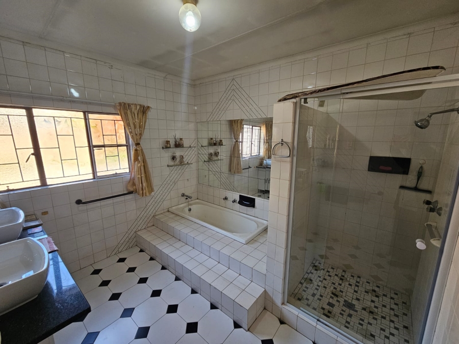 4 Bedroom Property for Sale in Ninapark Gauteng
