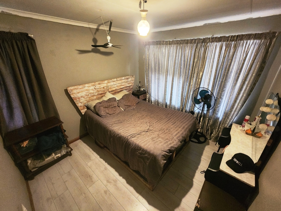 5 Bedroom Property for Sale in The Reeds Gauteng
