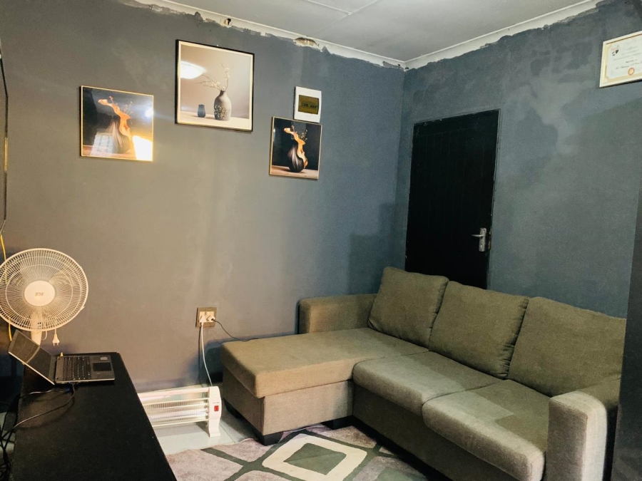 2 Bedroom Property for Sale in Golden Gardens Gauteng