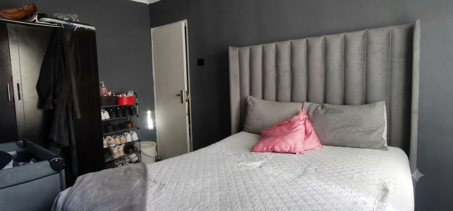 2 Bedroom Property for Sale in Golden Gardens Gauteng