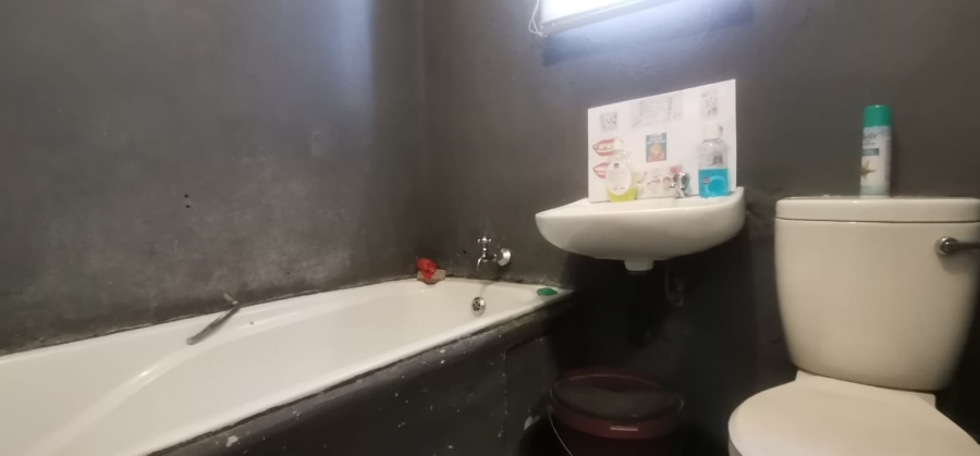 2 Bedroom Property for Sale in Golden Gardens Gauteng