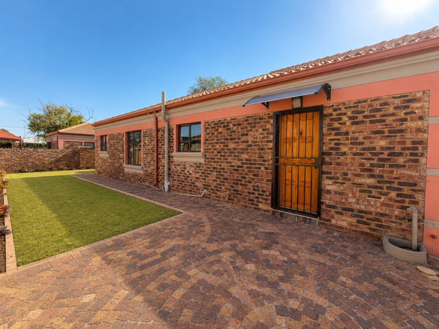 3 Bedroom Property for Sale in Rothdene Gauteng