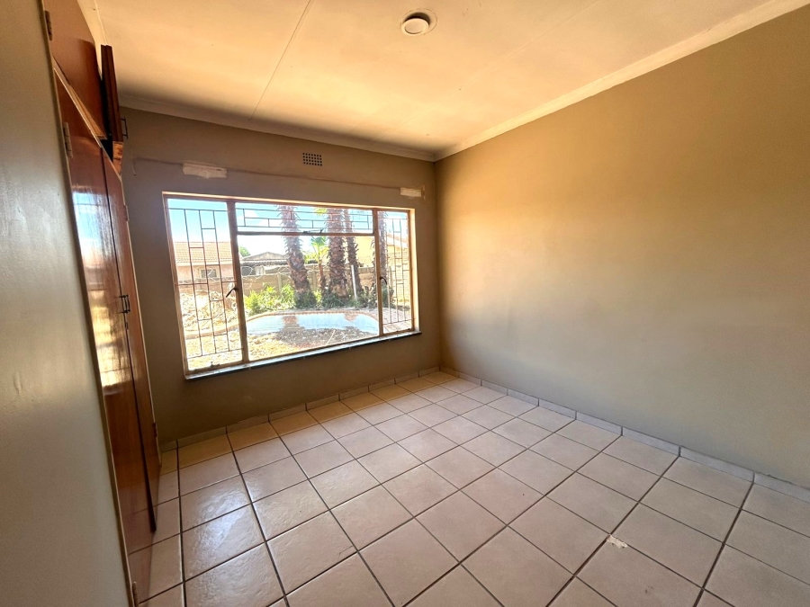 To Let 4 Bedroom Property for Rent in Vanderbijlpark CE 3 Gauteng