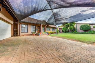 3 Bedroom Property for Sale in Birchleigh Gauteng