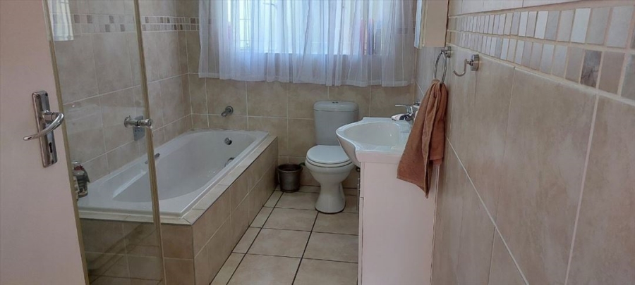 3 Bedroom Property for Sale in Birchleigh Gauteng
